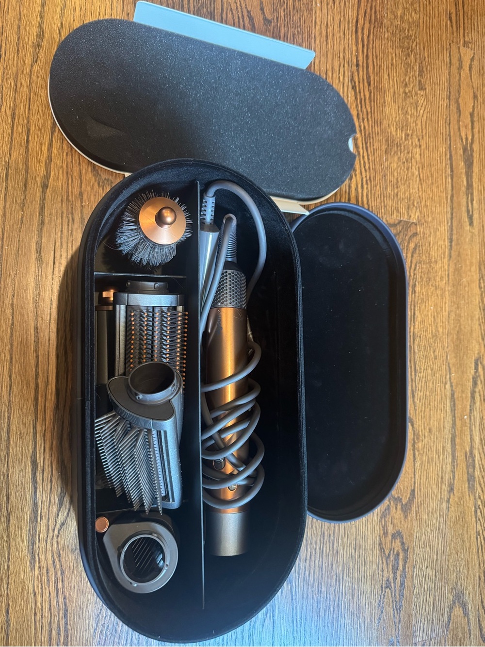 Dyson multi-styler set in Nickel, Copper and Navy - Picture 6 of 8